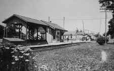central-islip-station_c.1925.jpg (79822 bytes)